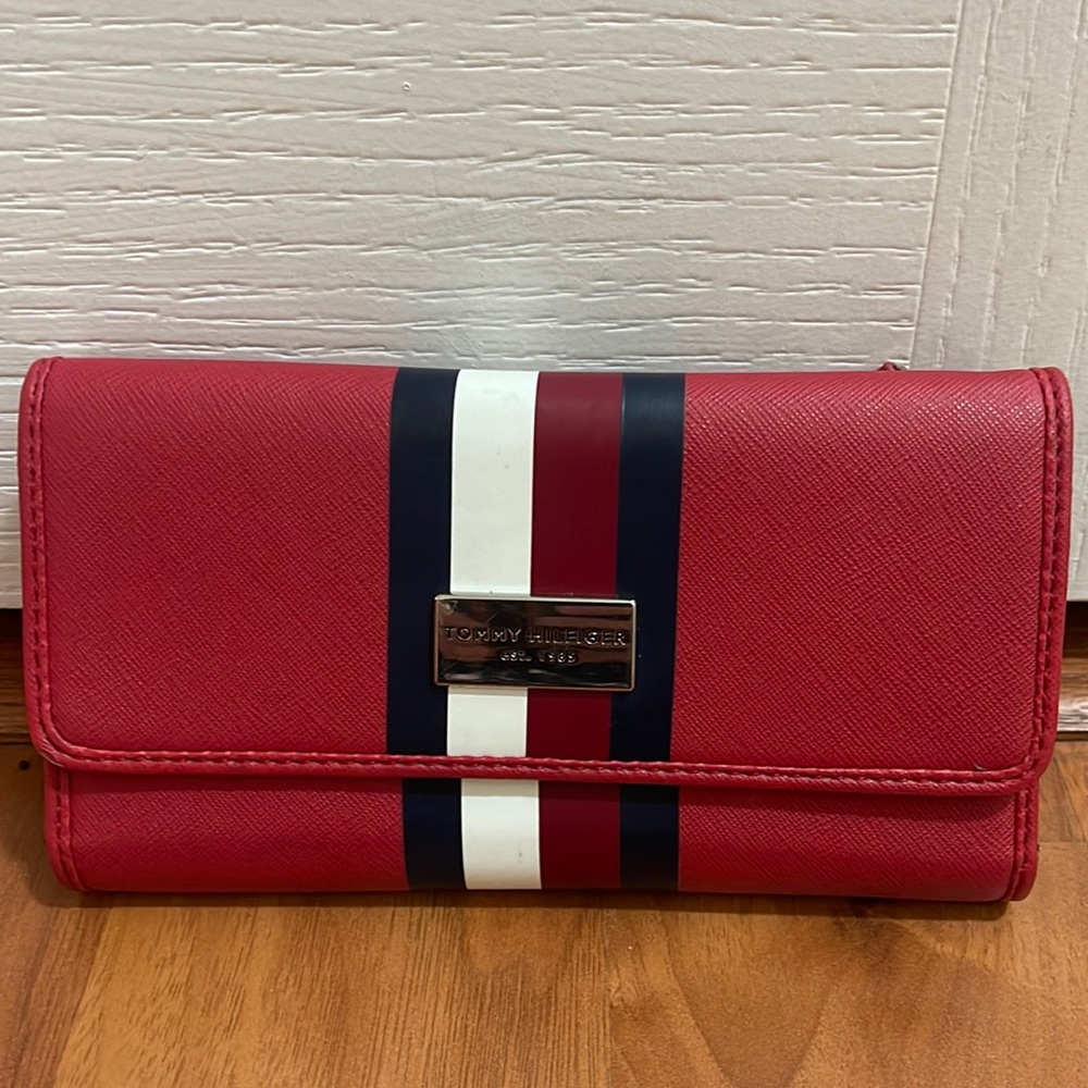 I selling Tommy Hilfiger Wallet